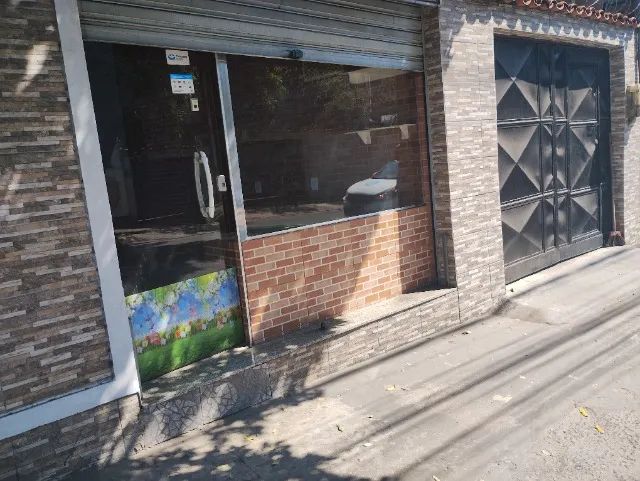 Aluga-se loja comercial em Jardim América, RJ.