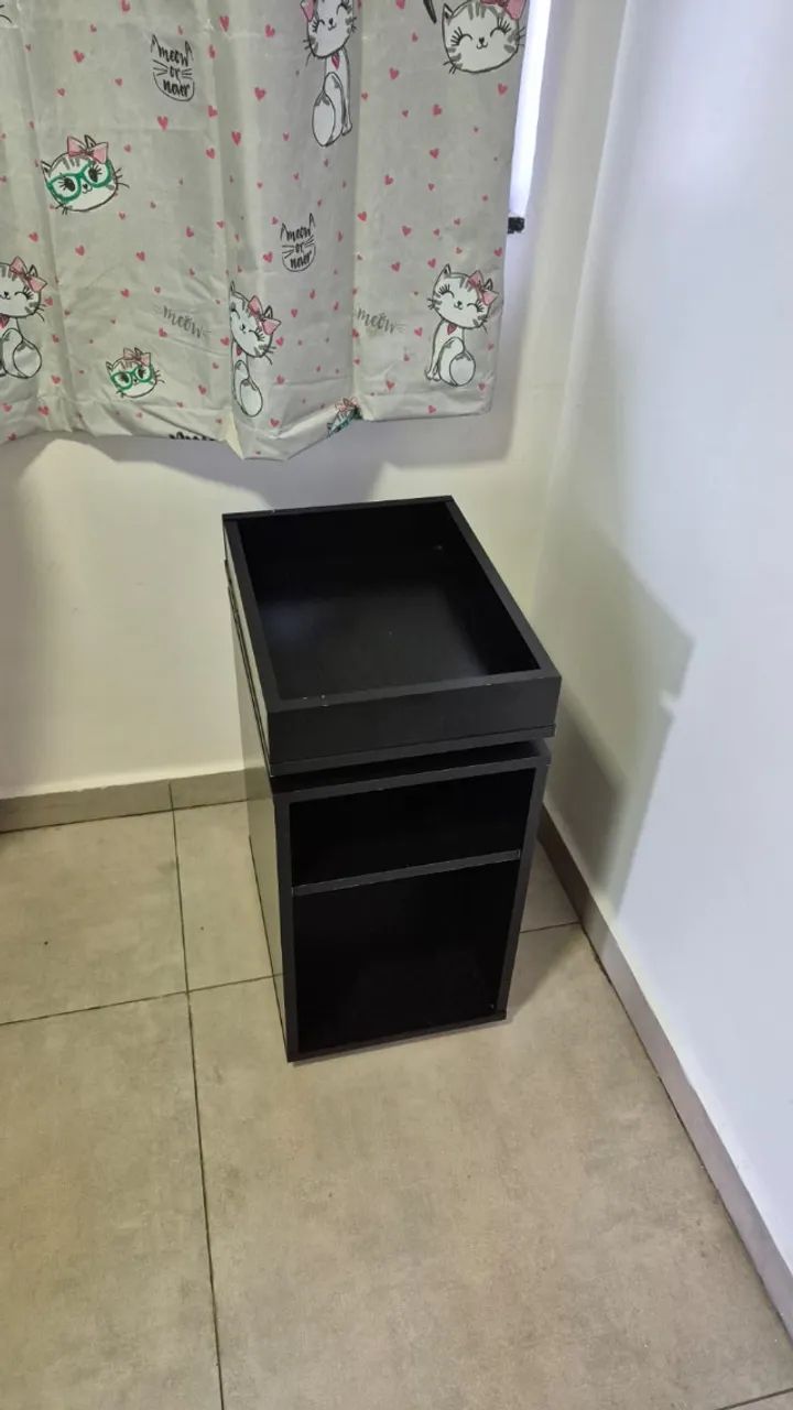 Mesa De Cabeceira Preta Moderna Com 2 Nichos E Bandeja (Usado)