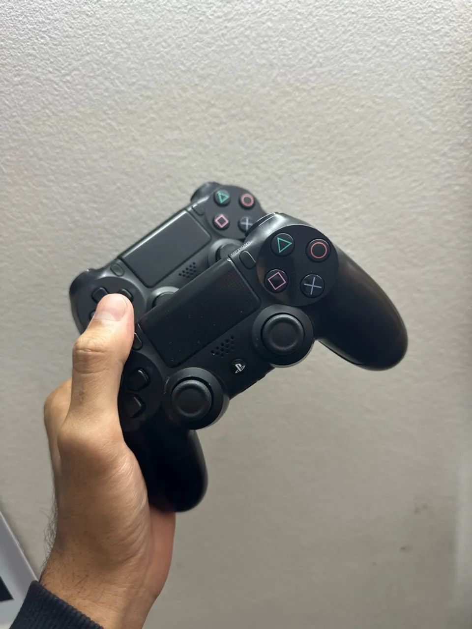 Ps4 com 2 controles  - Foto 4