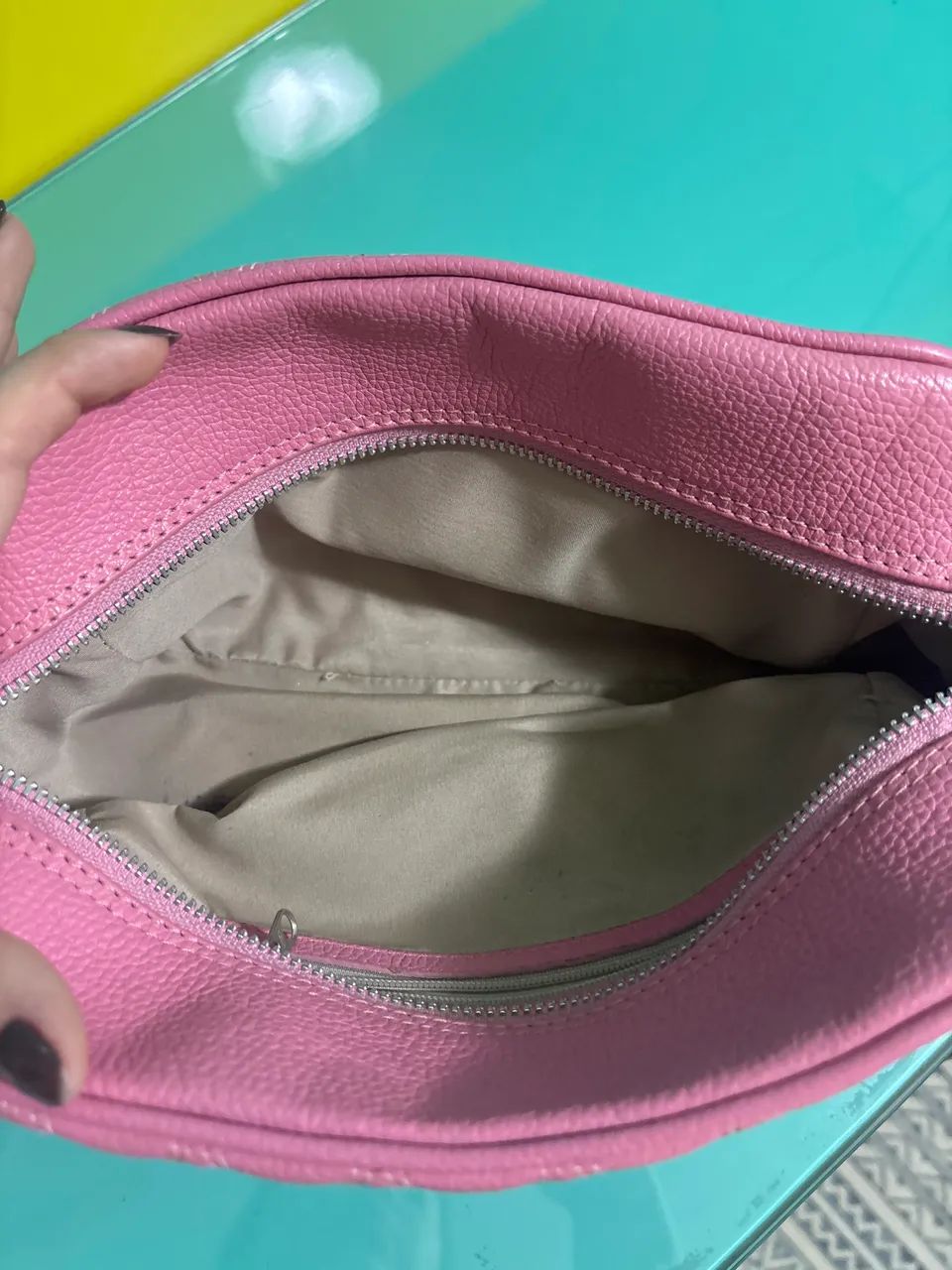 BOLSA CLÁSSICA EM COURO ROSA E ALÇA REGULÁVEL MÉDIA - Foto 4