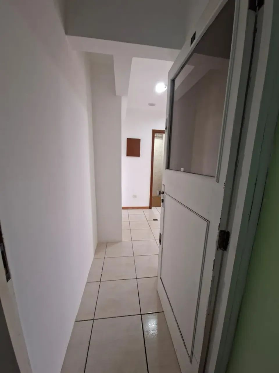 Sala comercial com 02 salas, recepção, wc e copa no Embaré em Santos/SP - Foto 2