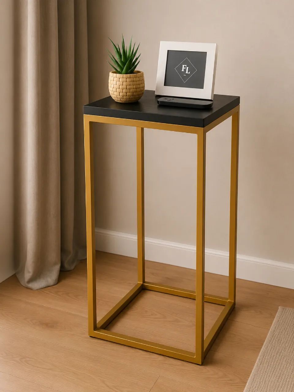 Mesa Lateral Industrial Dourada 60cm Mesa de Canto Moderna Preta