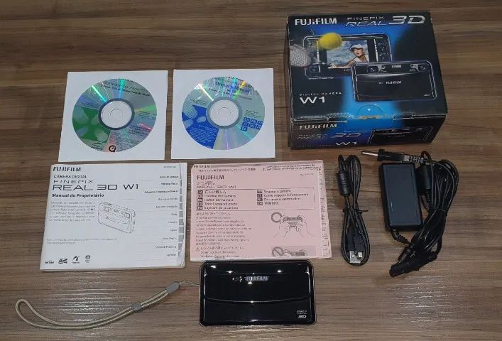 Câmera 3D FUJIFILM FINEPIX W1 - Real 3D (COM DEFEITO) - Câmeras e