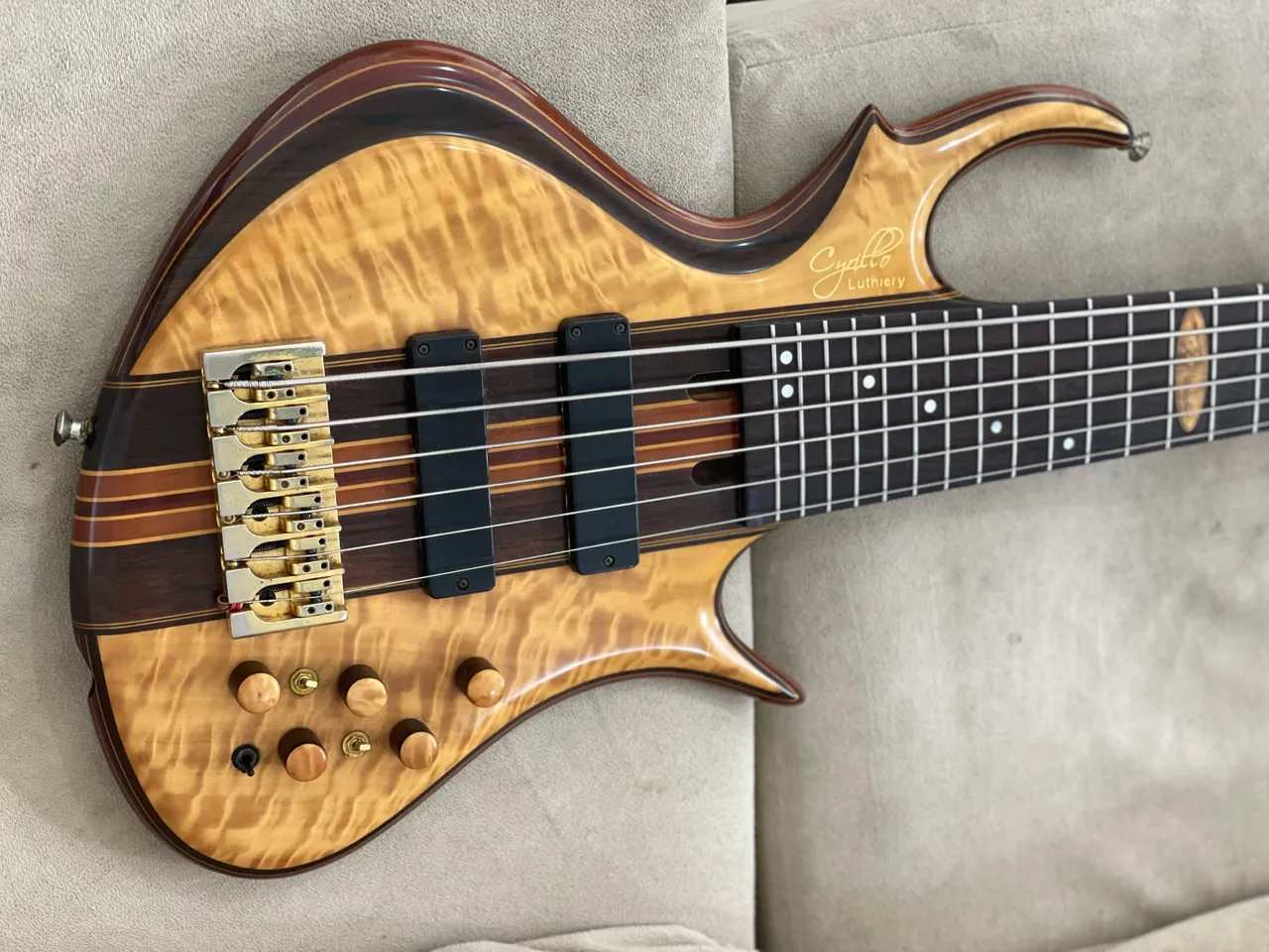 Baixo Yamaha TRB 5II japonês + Semi case Solid Sound
