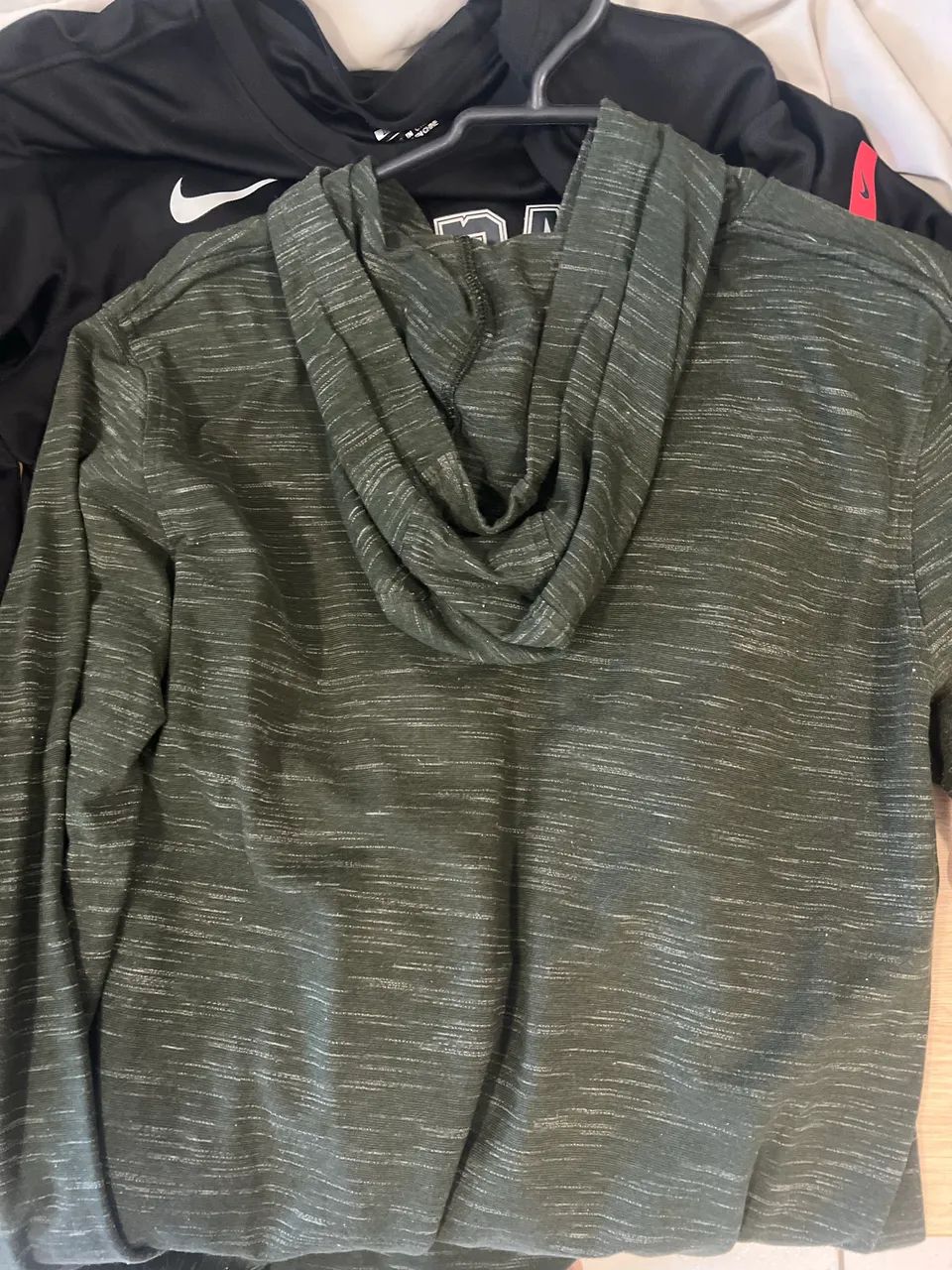 Blusa Under armour com capuz original TAM M - Foto 3