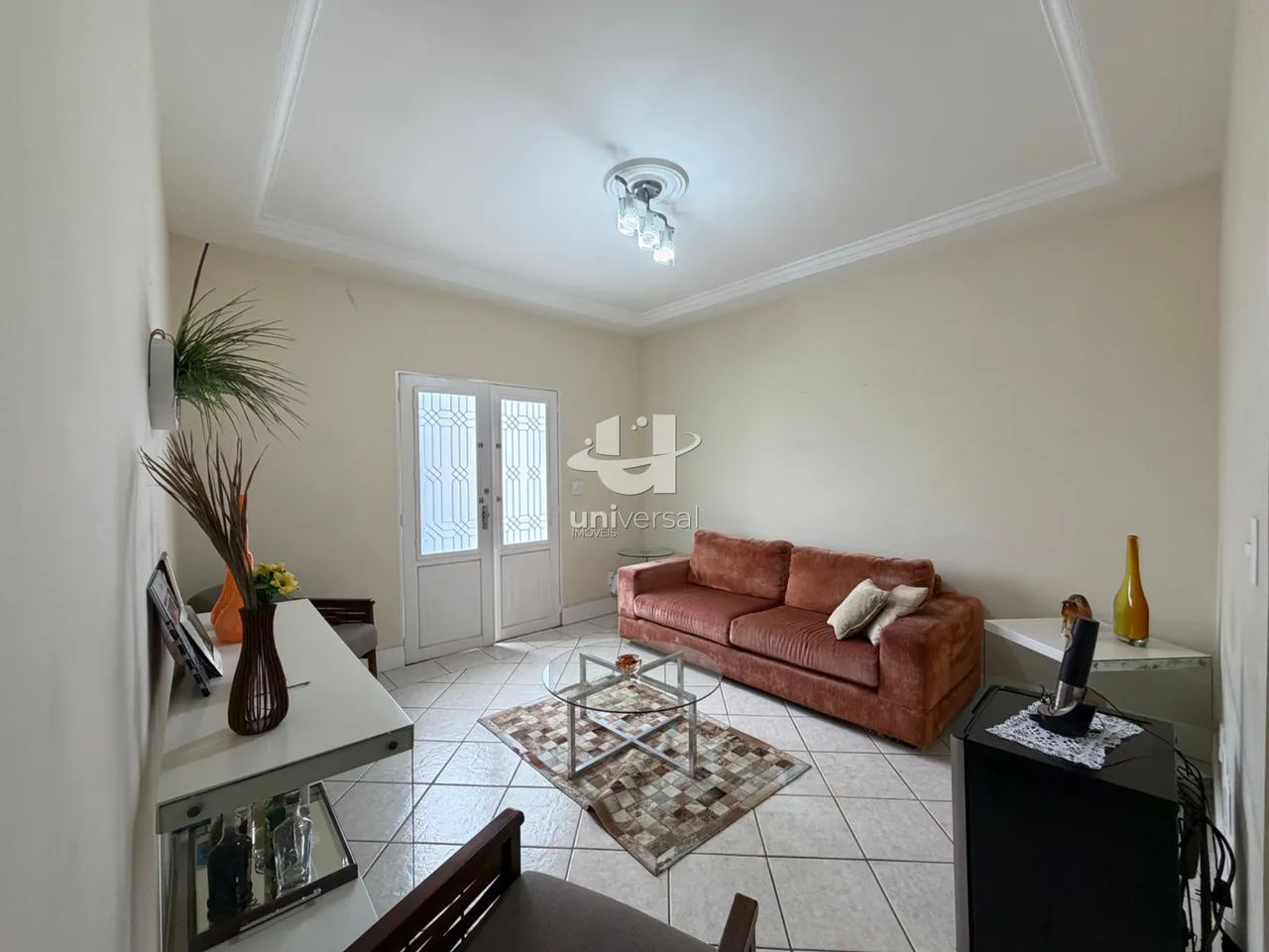 Casa Mobiliada com 4 Quartos, Terraço com Churrasqueira e Garagem para 2 Carros. - Foto 4