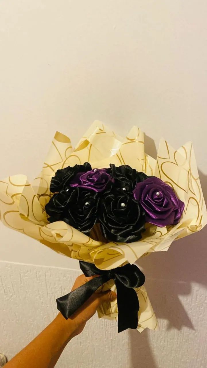 Buquêsnde rosas de cetim - Foto 5