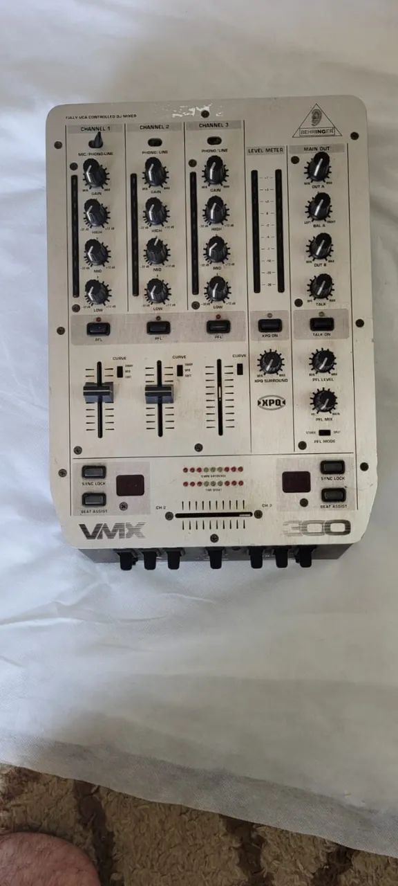 Mixer DJ Behringer VMX 300 - Usado - Foto 4