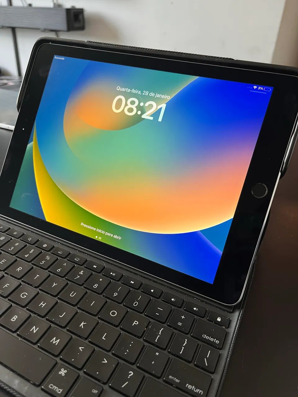 iPad Pro 9.7 Wi-Fi + Celular 32GB + Teclado - Tablets e E-Readers