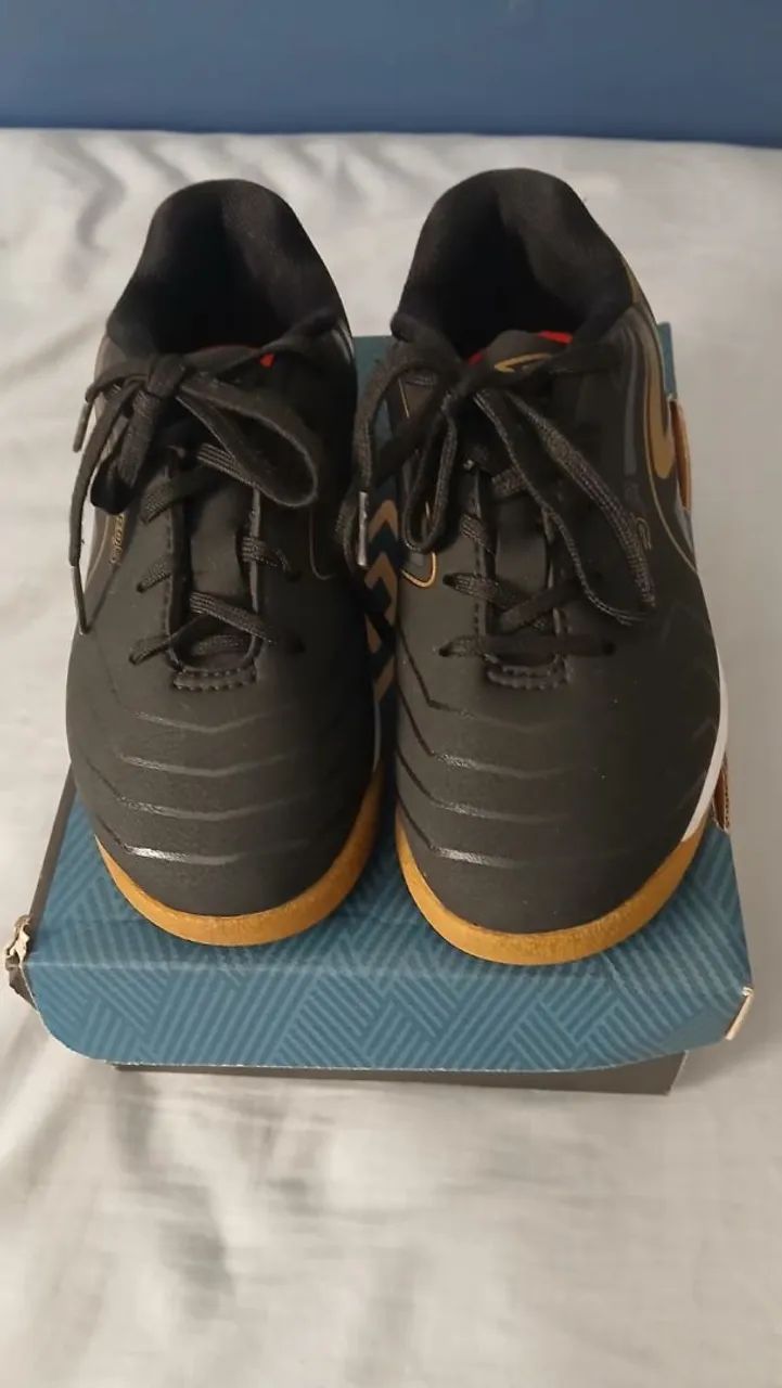 Tenis umbro novo