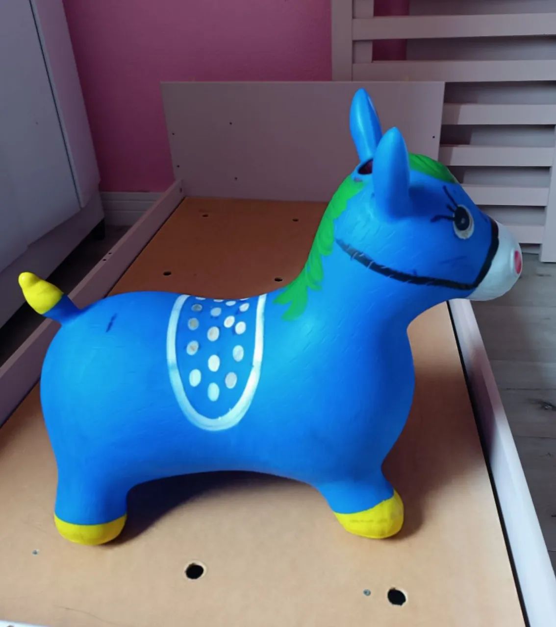 Cavalo pula pula, inflável.