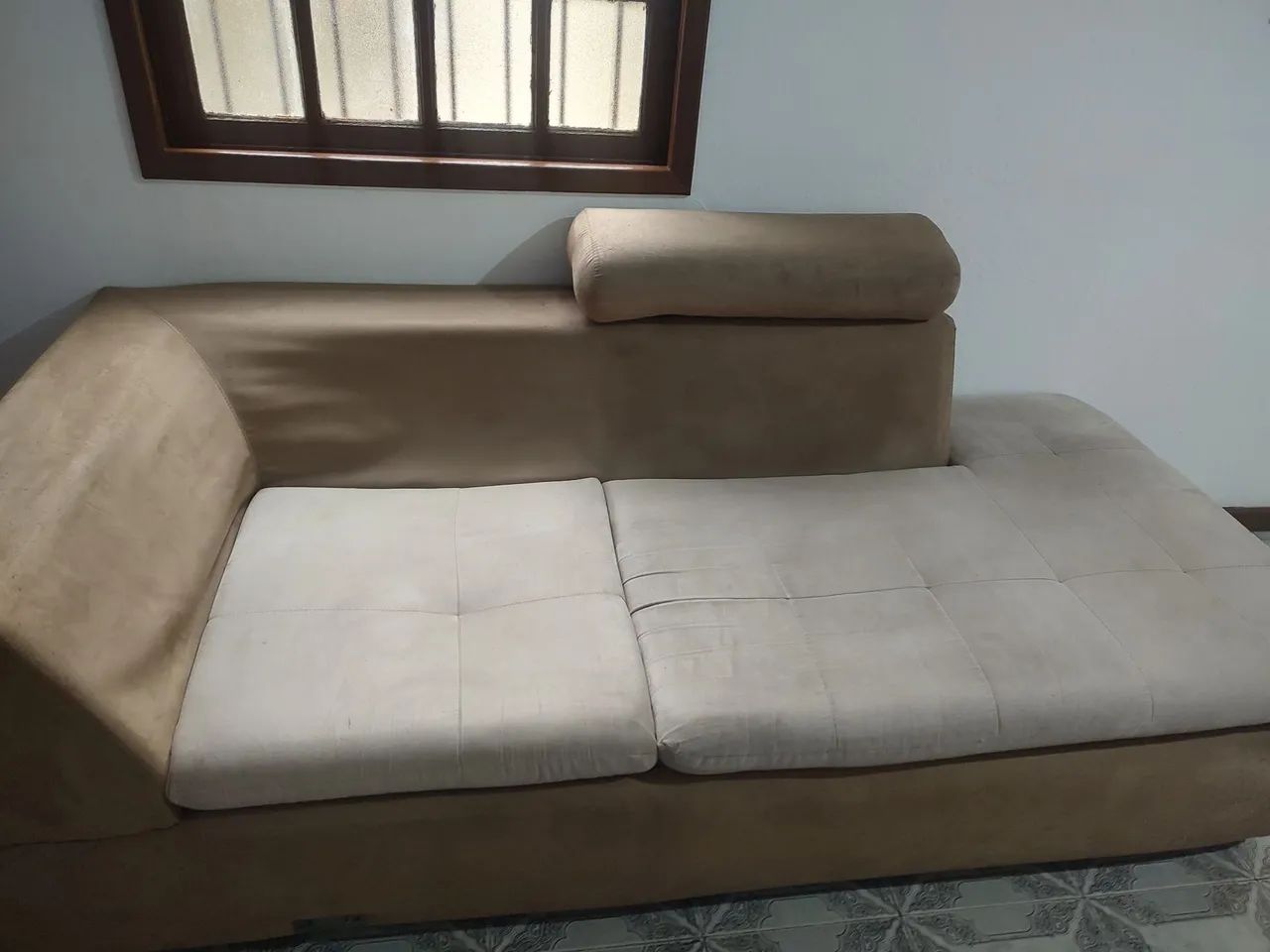 Sofá 2,20m de Canto/Chaise Bege suede + Almofadas - Foto 2