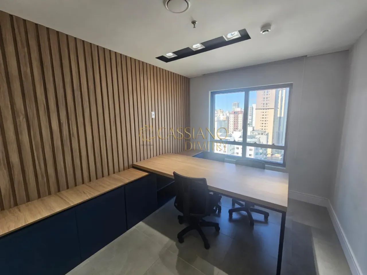 Sala comercial para locação e venda de 92,83 | 02 banheiros e 04 vagas de garagem | Edifíc - Foto 4