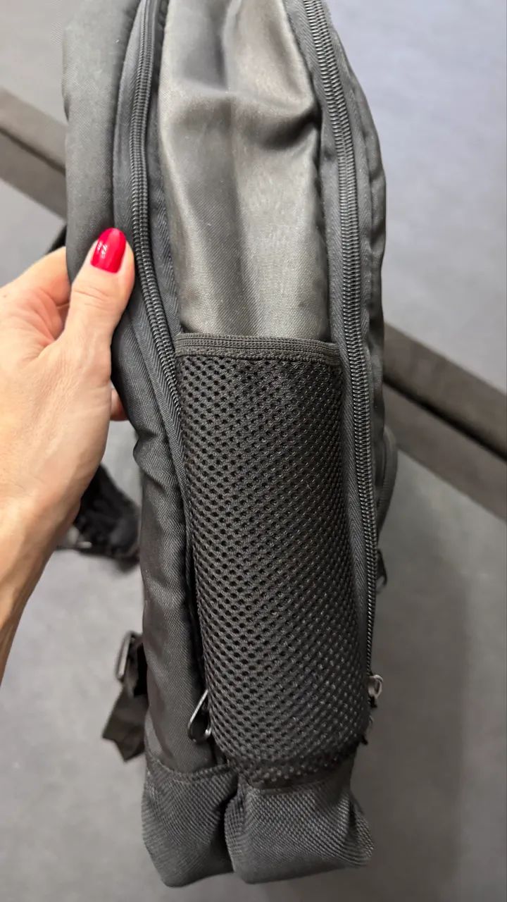 Mochila grande preta para notebook usada - Foto 5