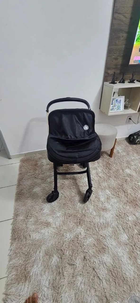 Vendo  um carrinho de bebê 2 em 1 - Foto 3