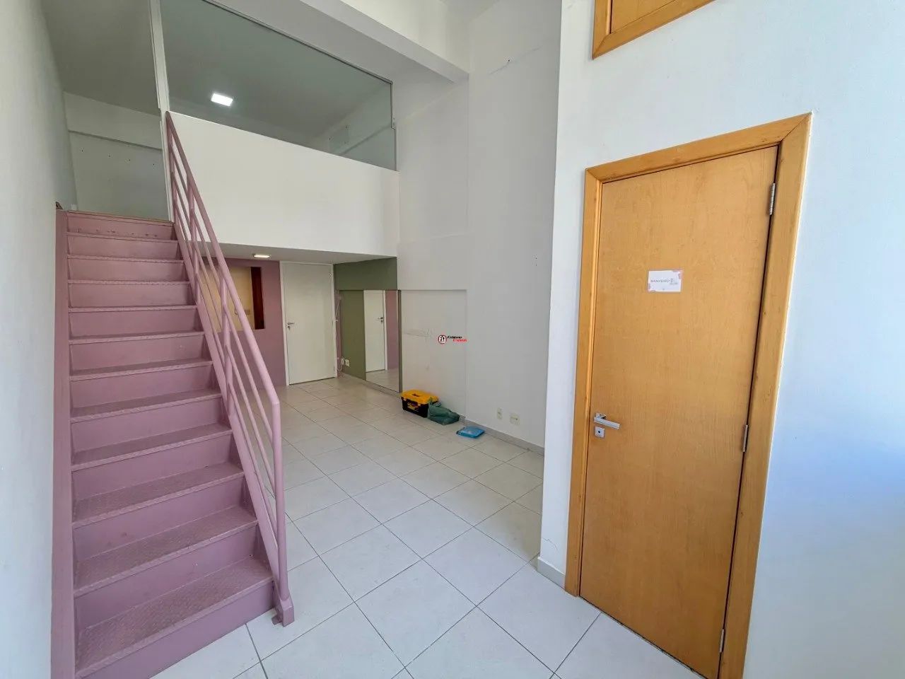 Sala com mezanino e garagem à venda no São José - Foto 2