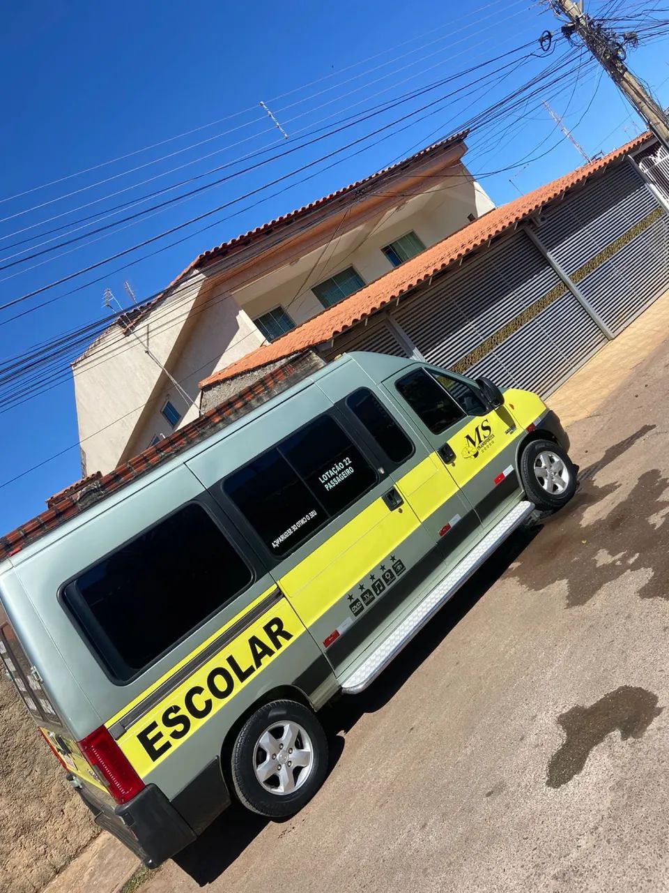 Van com Motorista FRETE 20 Lugares