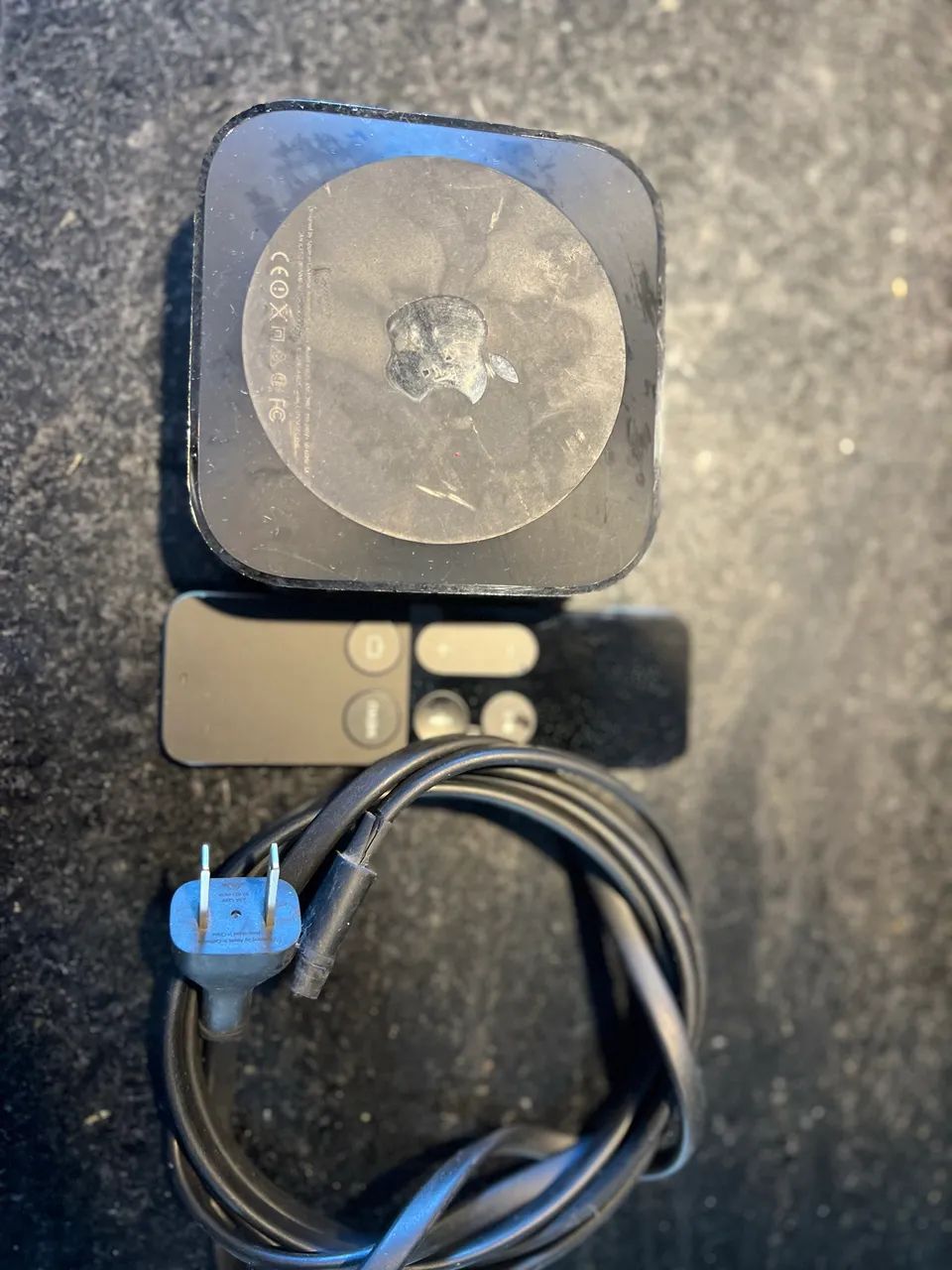 Apple TV 4K 1ª geração 2017 4K 32GB preto - Modelo A1842 - Foto 3