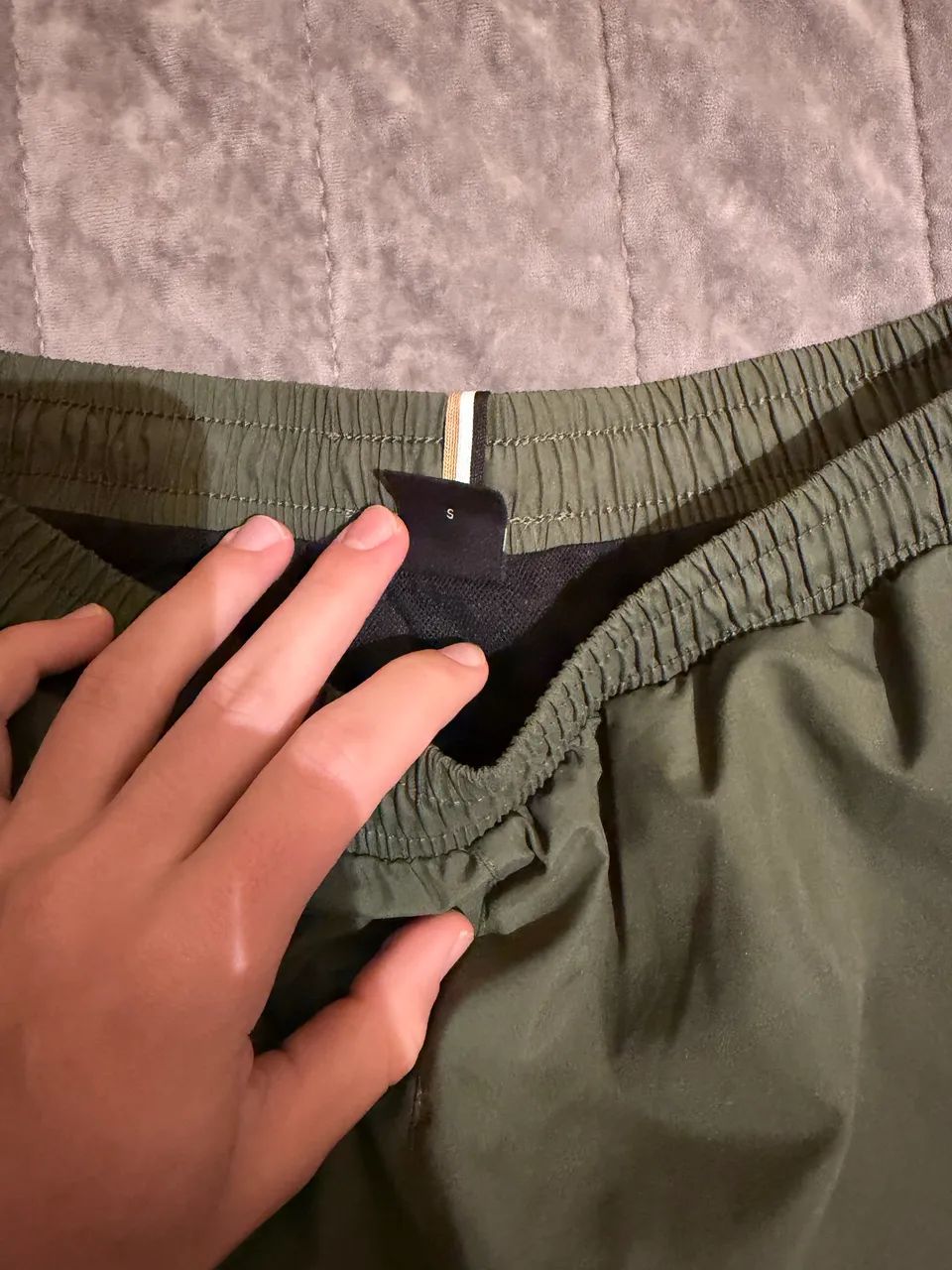 SHORT ORIGINAL DA HUGO BOSS VERDE ESCURO TAMANHO S - Foto 2