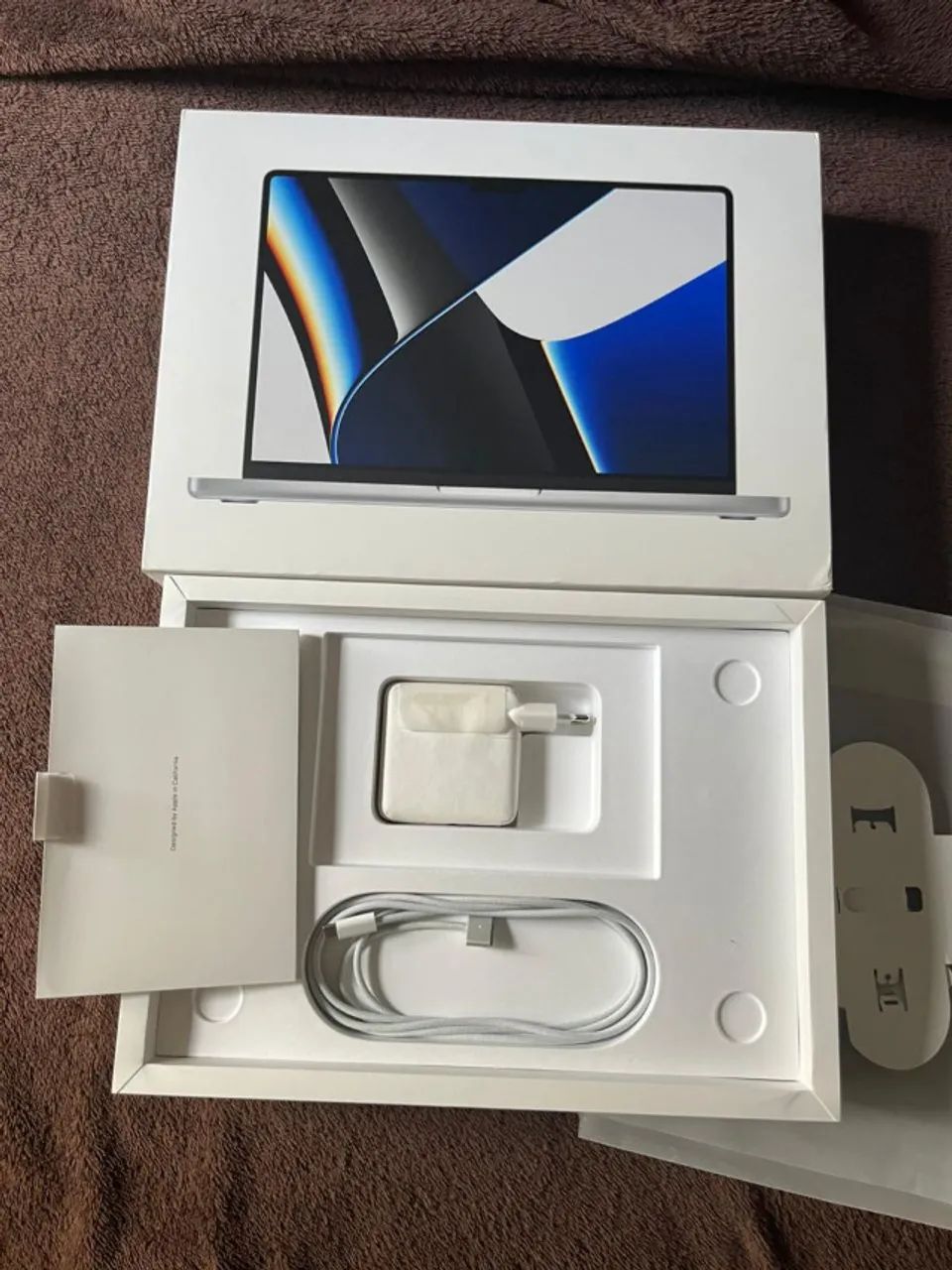 Caixa e Carregador MacBook Pro M1