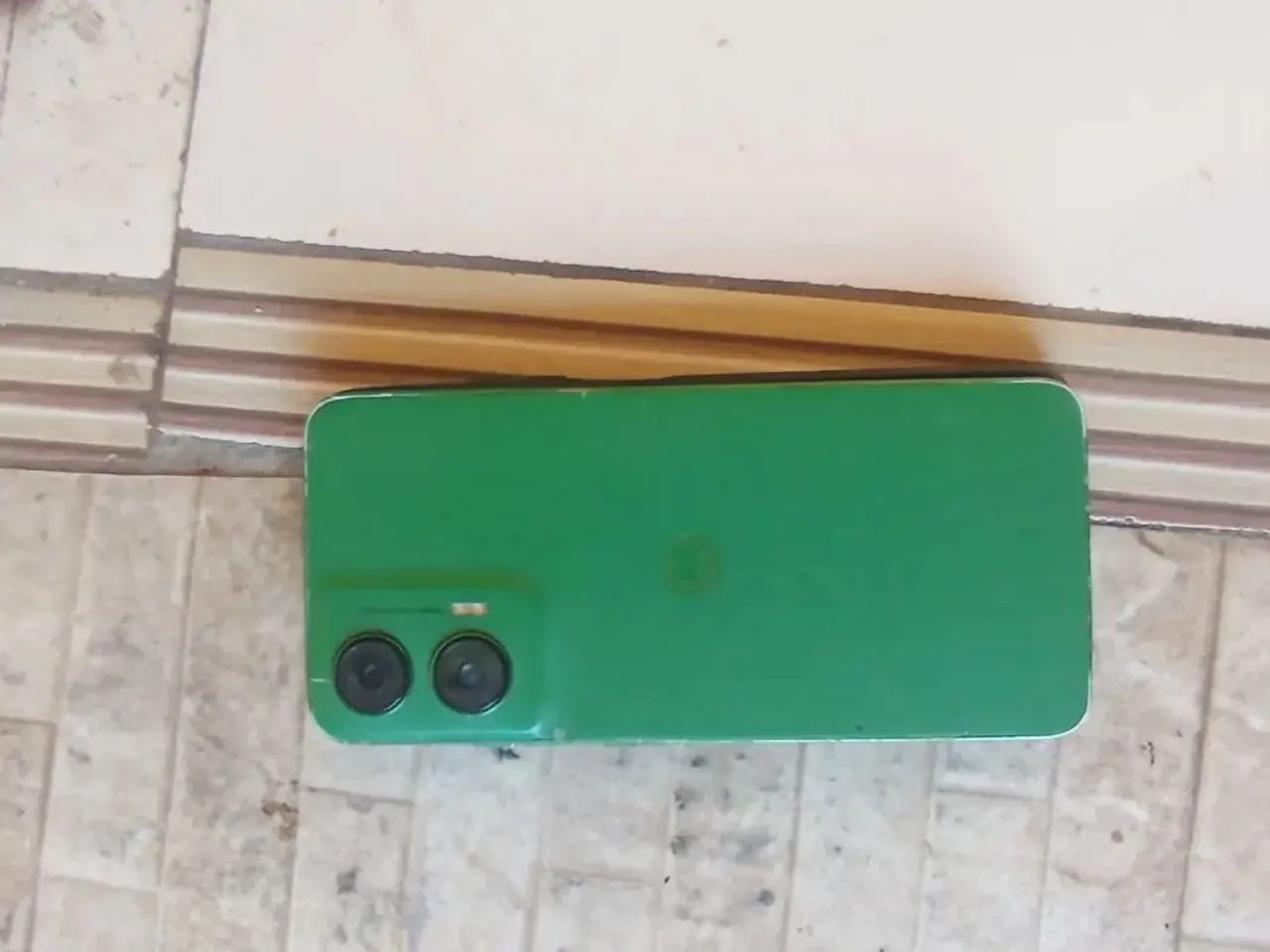 Moto g35 5g, com marca visíveis de uso - Foto 2