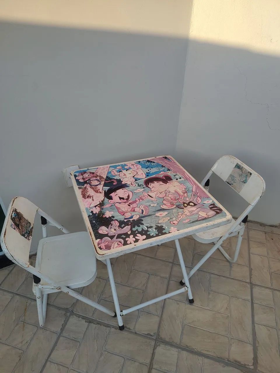 Mesa infantil com cadeiras 
