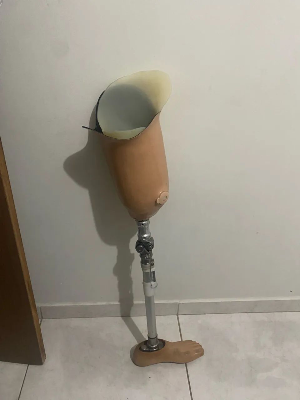 VENDO PRÓTESE DE PERNA USADA - Foto 2
