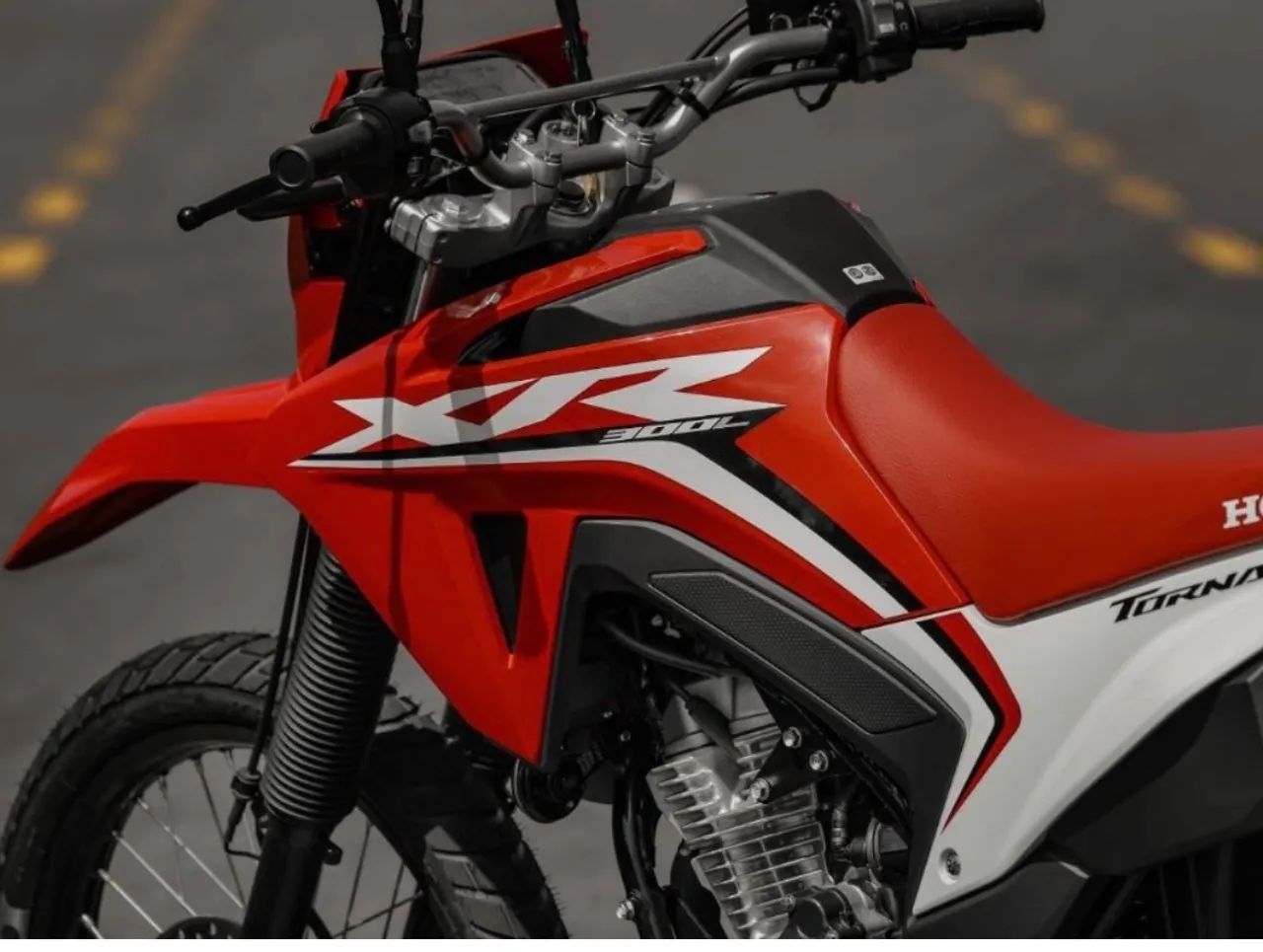 Tornado 300 cc ano 2026
