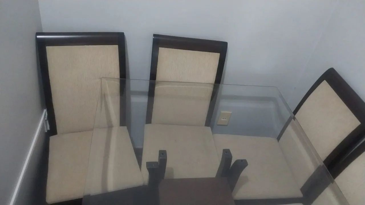 Mesa com cadeiras - Foto 2