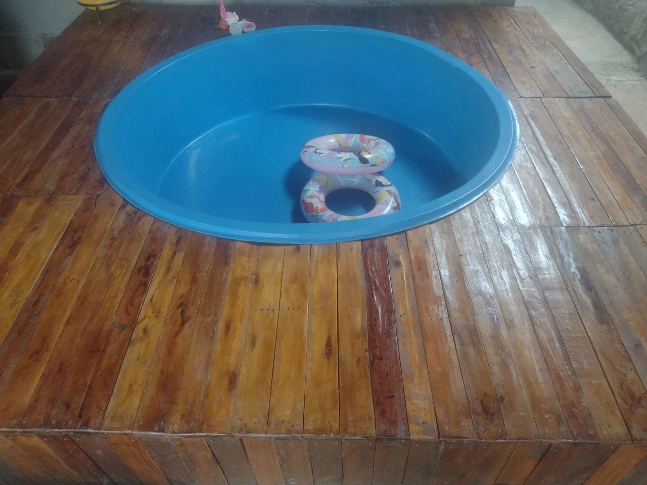Piscina com deck