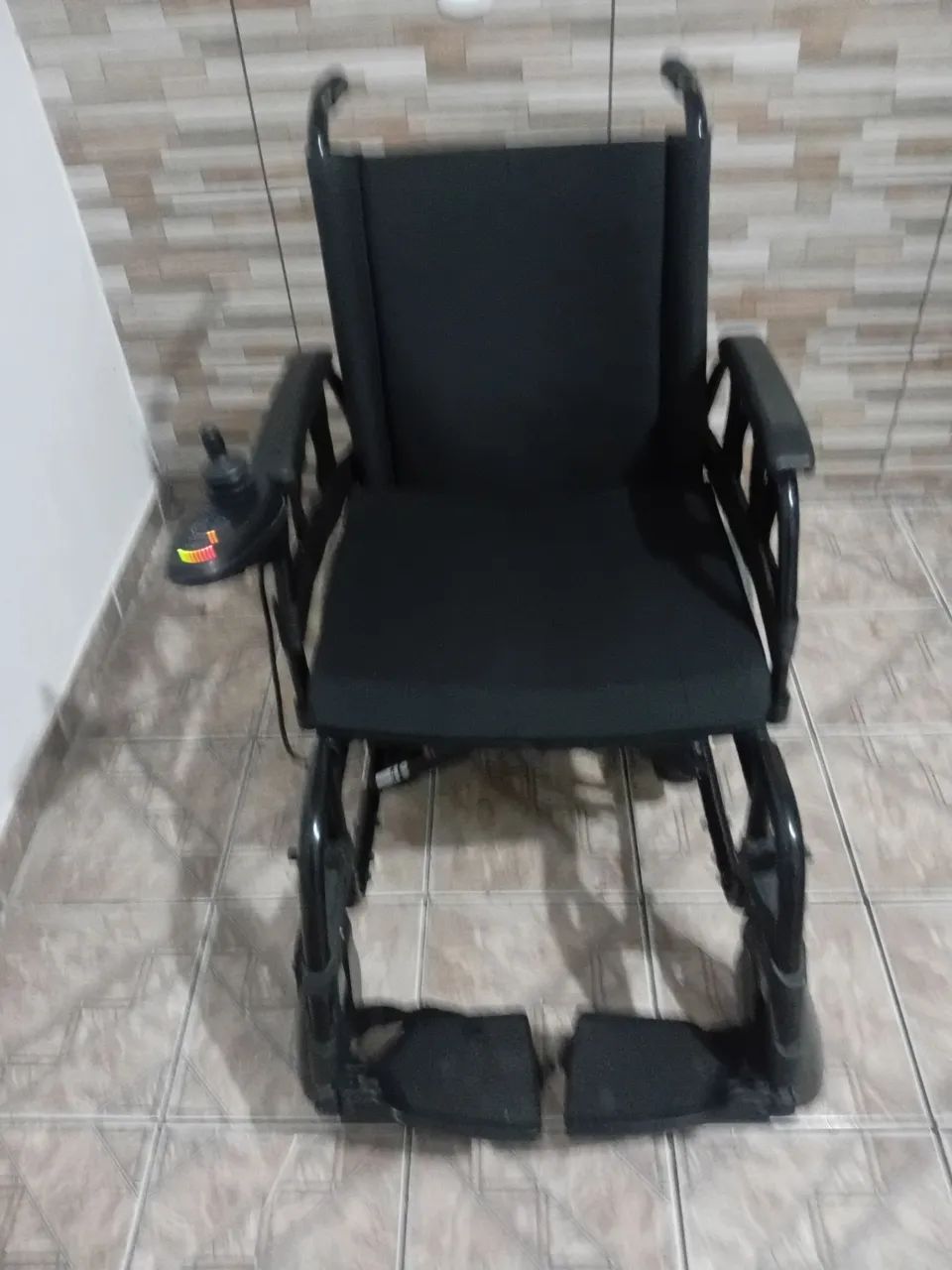 Cadeira de rodas motorizada 