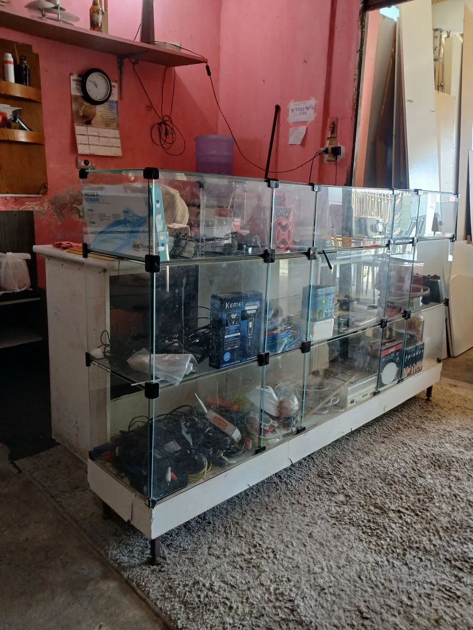 Vende-se balcão expositor para loja