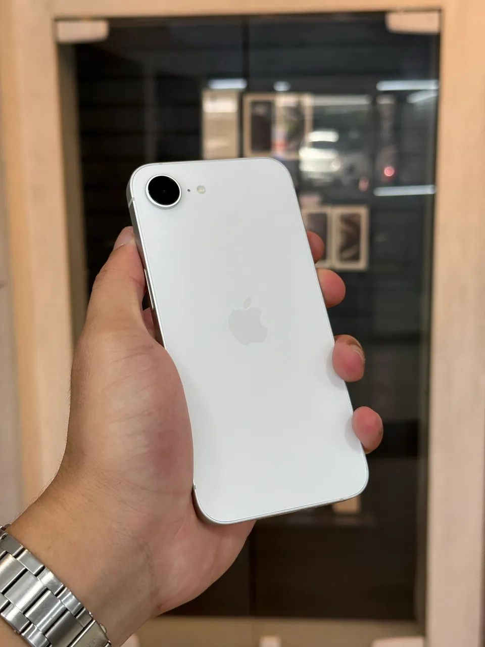 Iphone 16e 128 branco - Bateria 100 % garantia Apple  - Foto 2