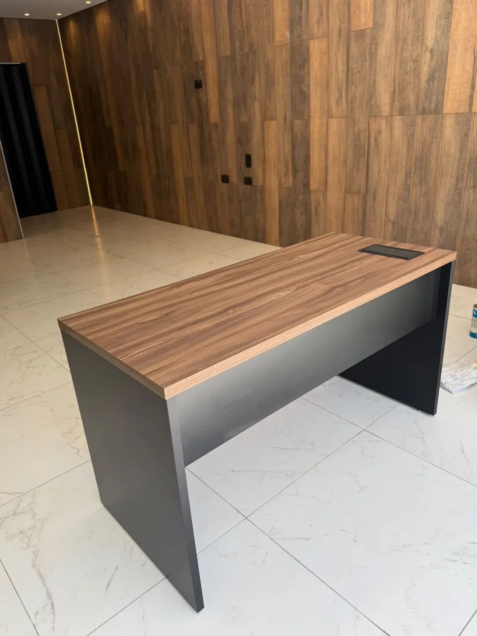 Móveis para escritório, MESA RETA COM CAIXA DE TOMADA  - Foto 3