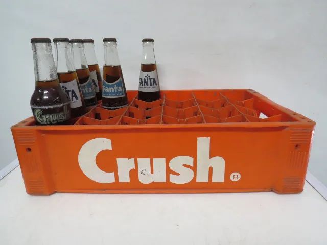 engradado com garrafas antigas crush fanta - Foto 2