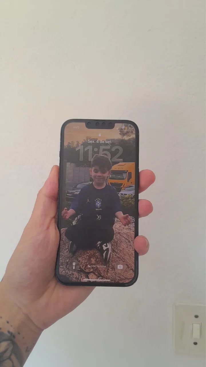 Iphone 13 128gb traseira trincada - Foto 5