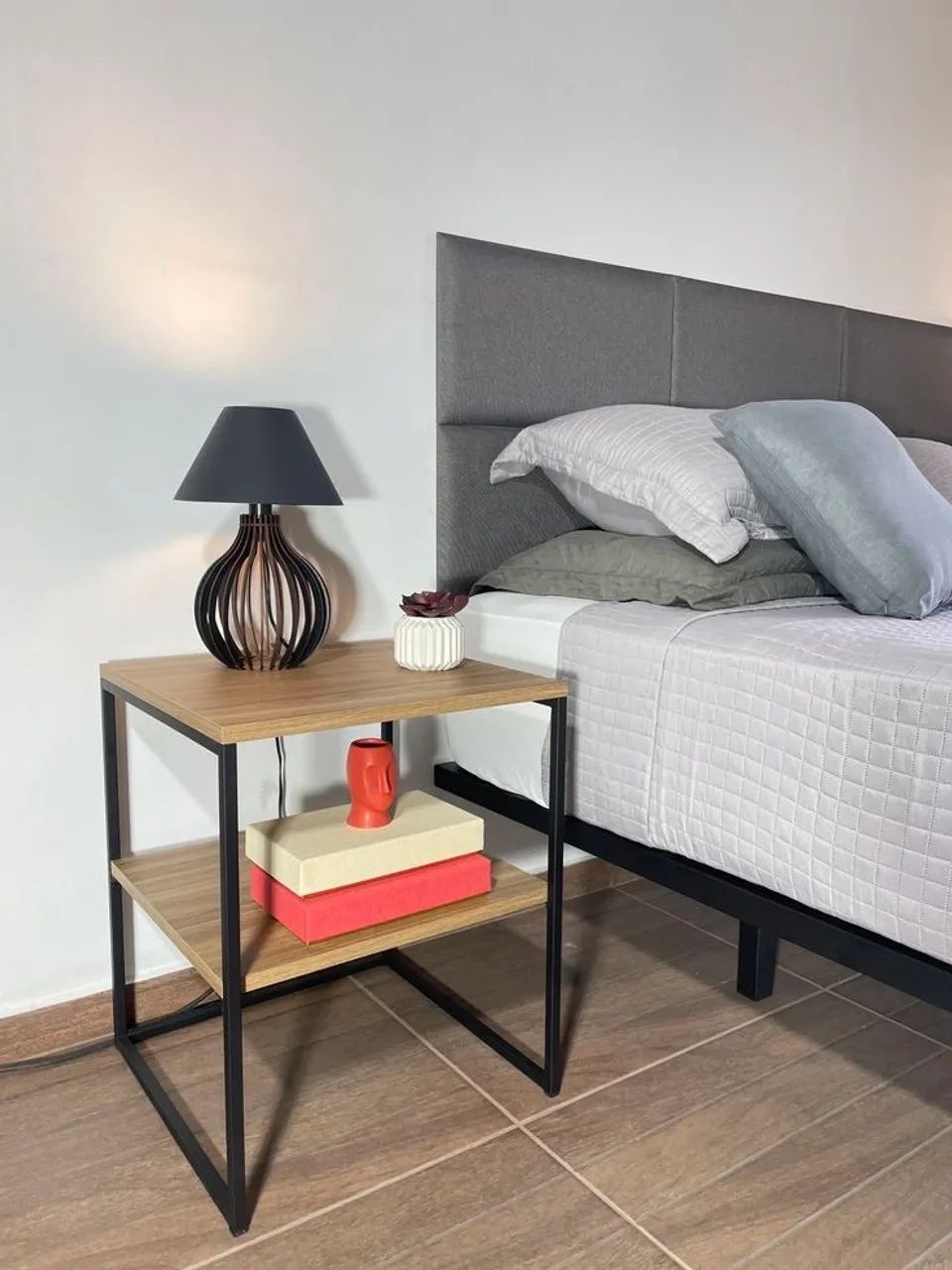 Mesa de cabeceira de cama 