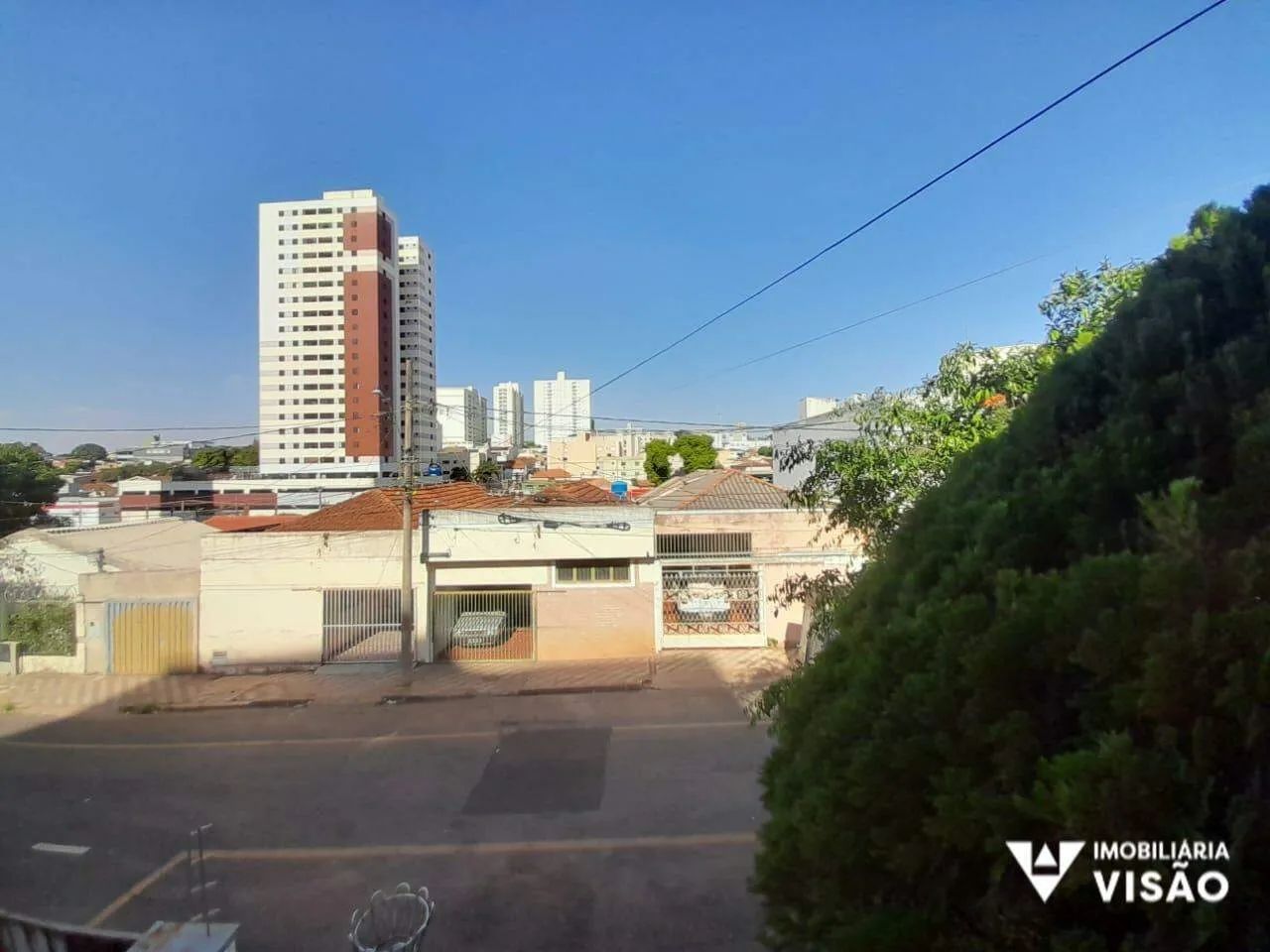 SOBRADO MOBILIADO PARA ALUGAR COM 03 QUARTOS, 01 SUÍTE, 01 VAGA, CENTRO - Foto 2