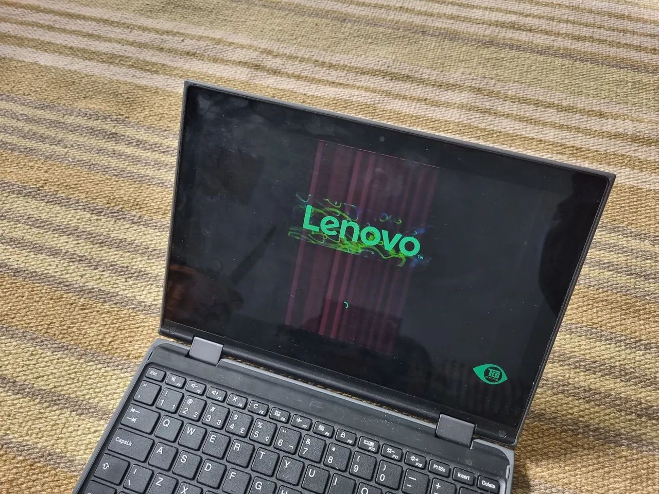 Lenovo 300e G2 - Display piscando