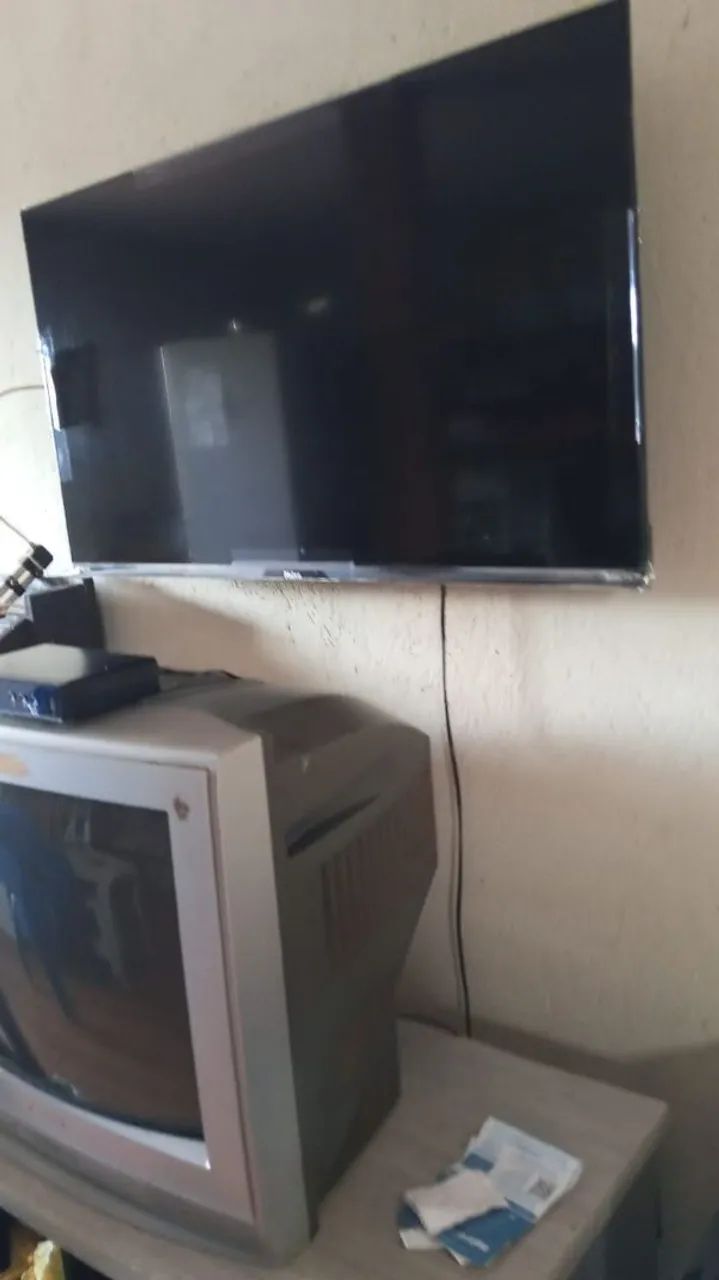 Vendo televisão Roku 43 polegadas  - Foto 4