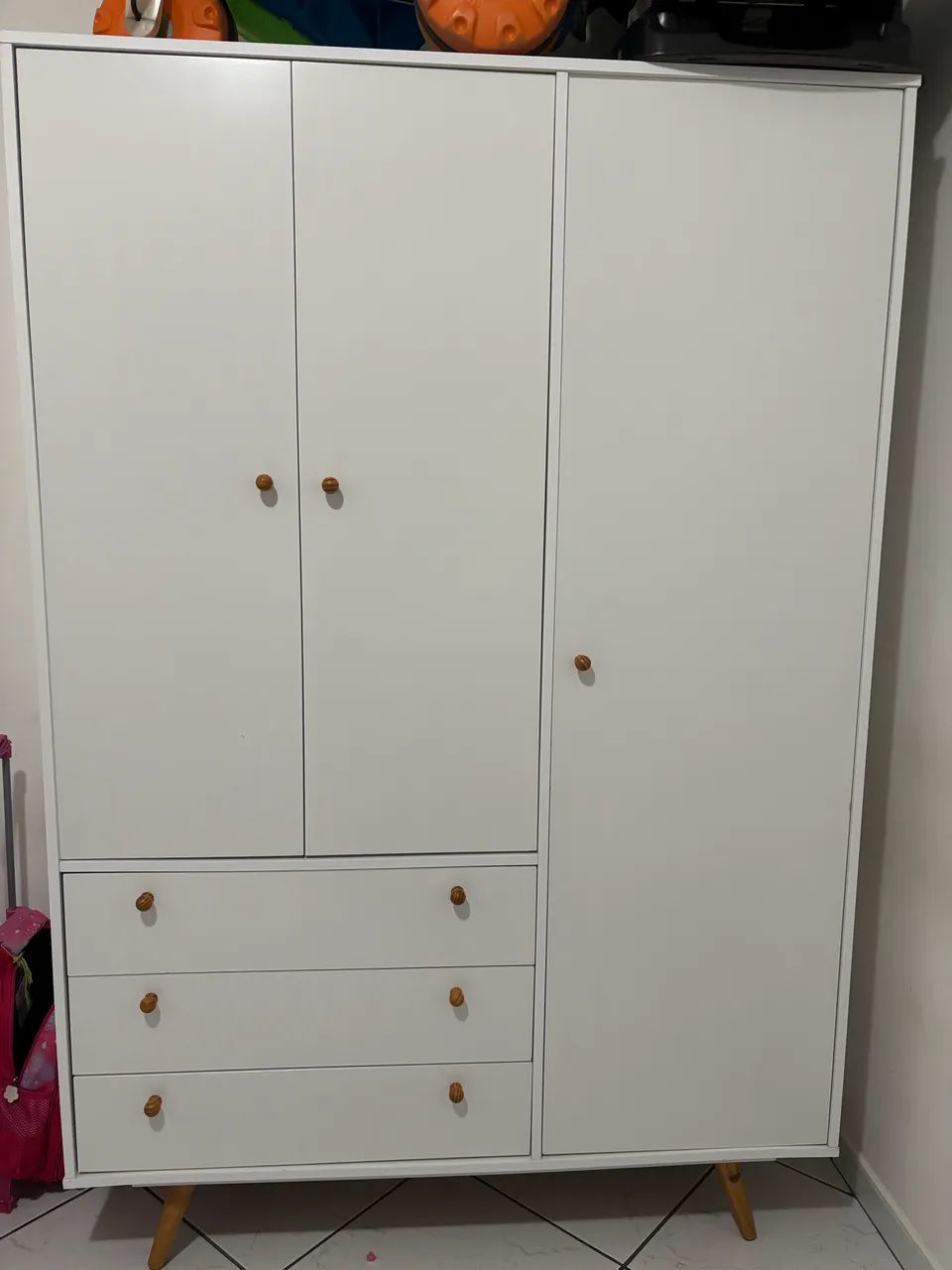 CÔMODA E GUARDA-ROUPA INFANTIL 