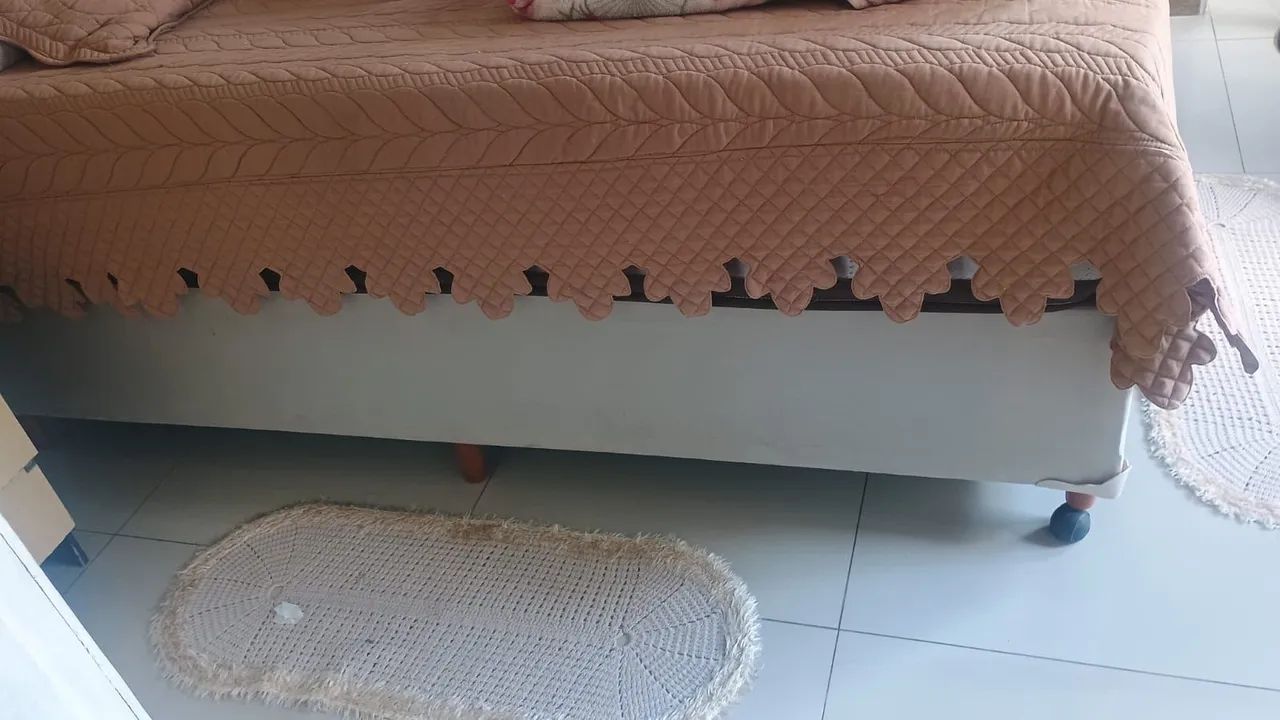 Vende-se cama casal 