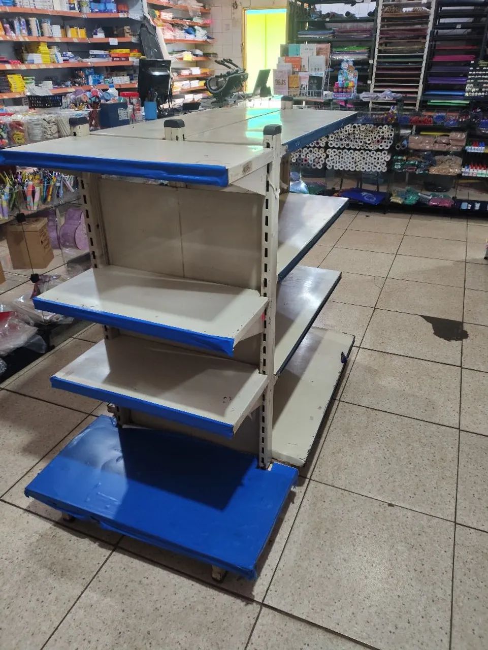 Vendo gôndola usada e bom estado 450.00