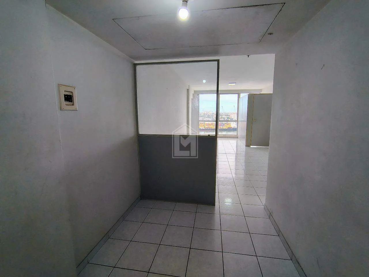 LÍVIA MACHADO ALUGA: Sala Comercial de aproximadamente 50 m² - Foto 3