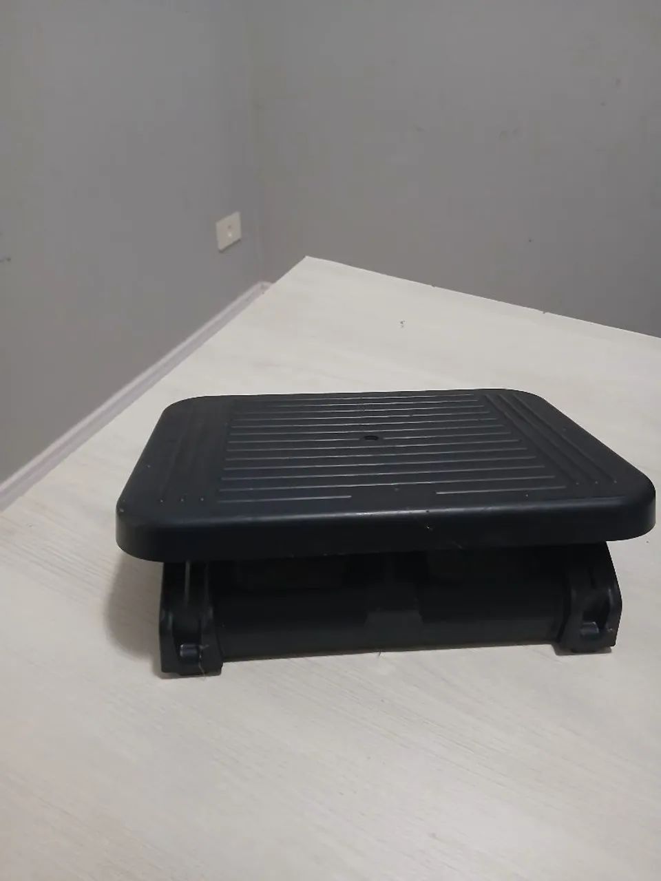 Apoio para os pés de plastico65193080809345120