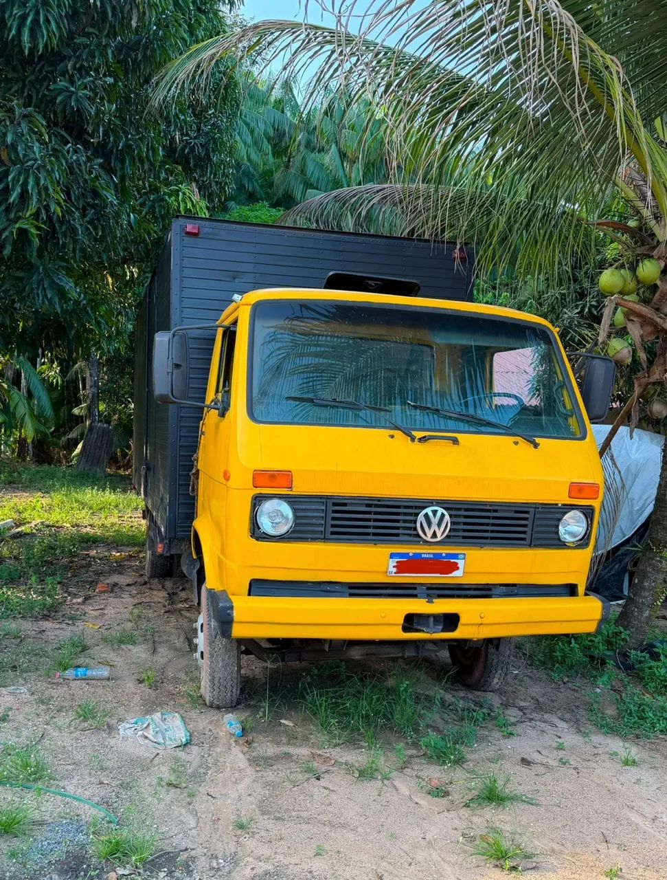 Vendo caminhão baú - Foto 2