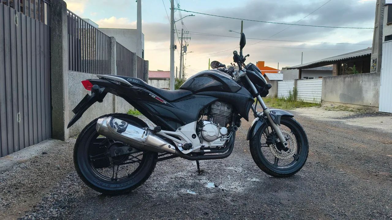 CB300  - Foto 2