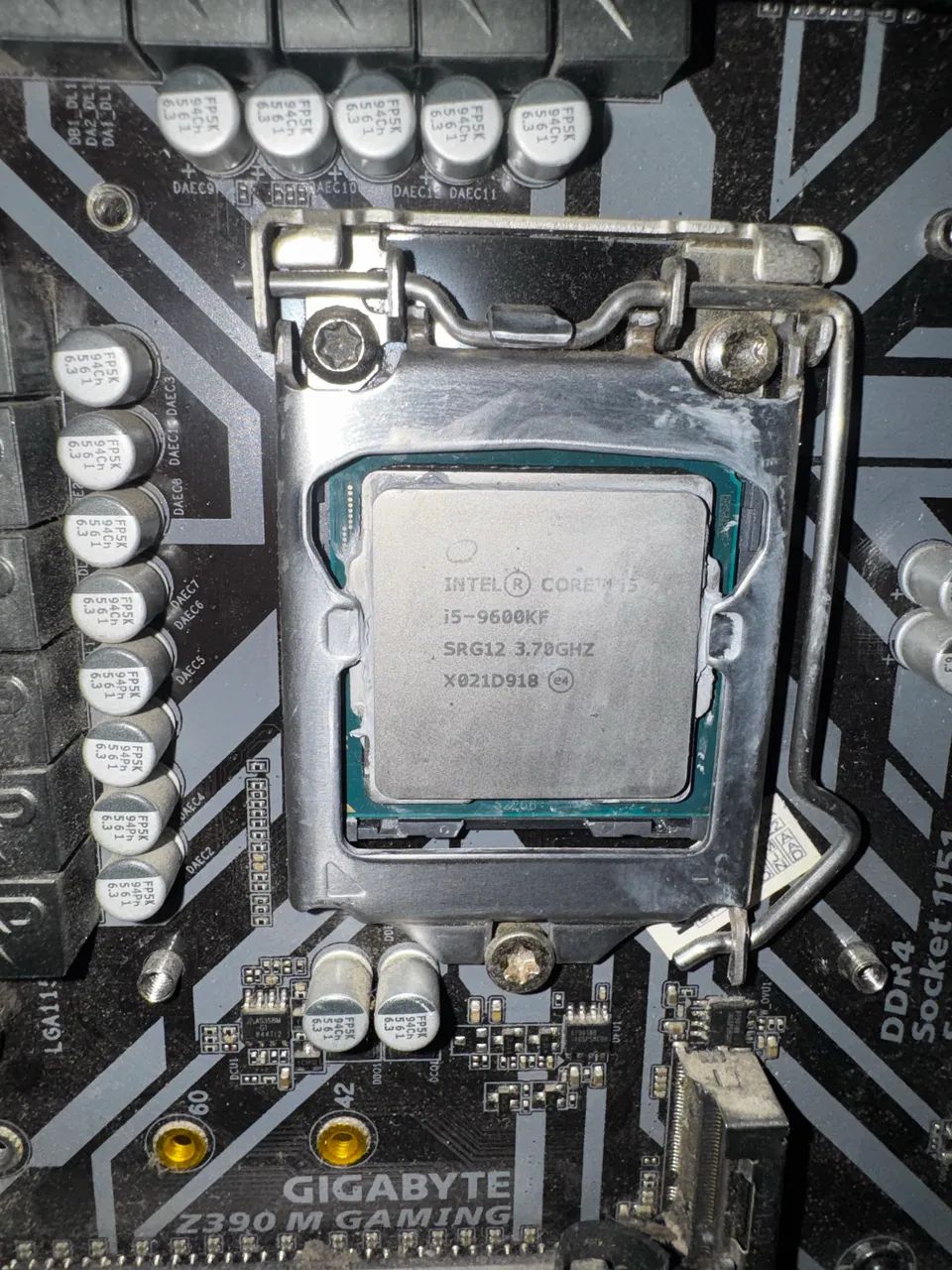 KIT UPGRADE I5-9600KF E Z390m gaming e (placa de vídeo com defeito 1050 ti)  - Foto 3