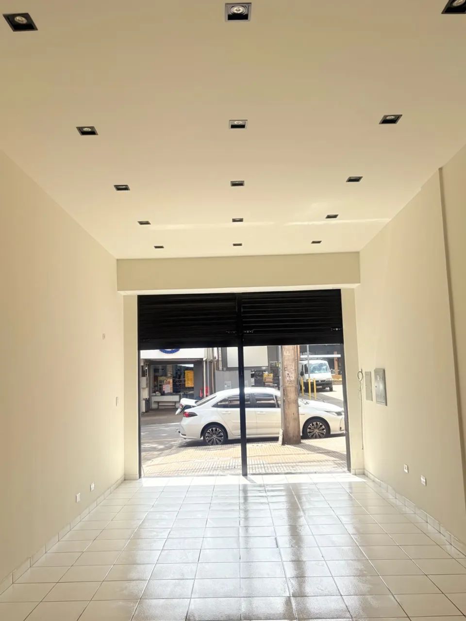 Alugo sala comercial rua Paranaguá 155 - Foto 2