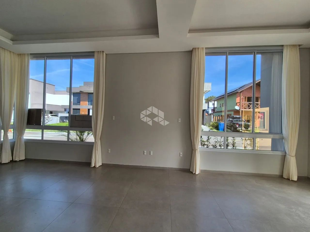 Casa com 3 dormitórios, 1 suíte e 2 demi suítes em condomínio Club. - Foto 3